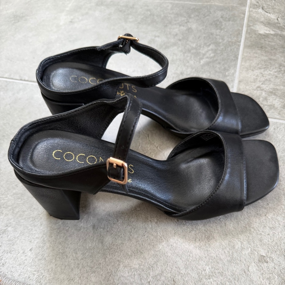 Coconuts By Matisse Donnie Sandal in Black Size 8